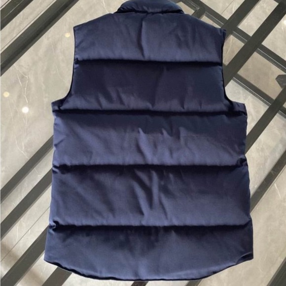 COPY - Canada GOOSE jacket brand new size XL can fit to a person who has size U… - Picture 3 of 4